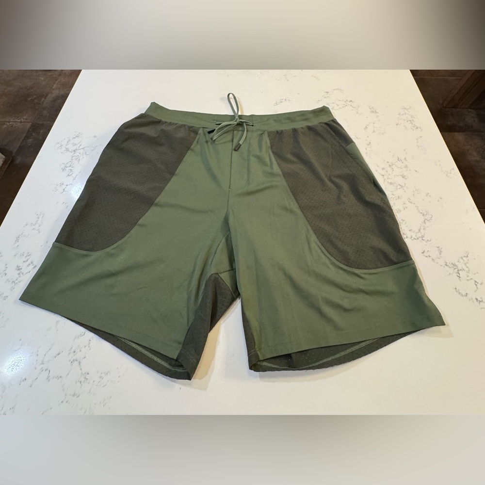 lululemon athletica Green Men's Athletic Shorts